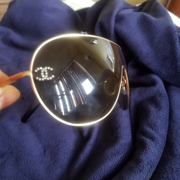 AUTHENTIC CHANEL SUNGLASSES - Picture 3 of 8